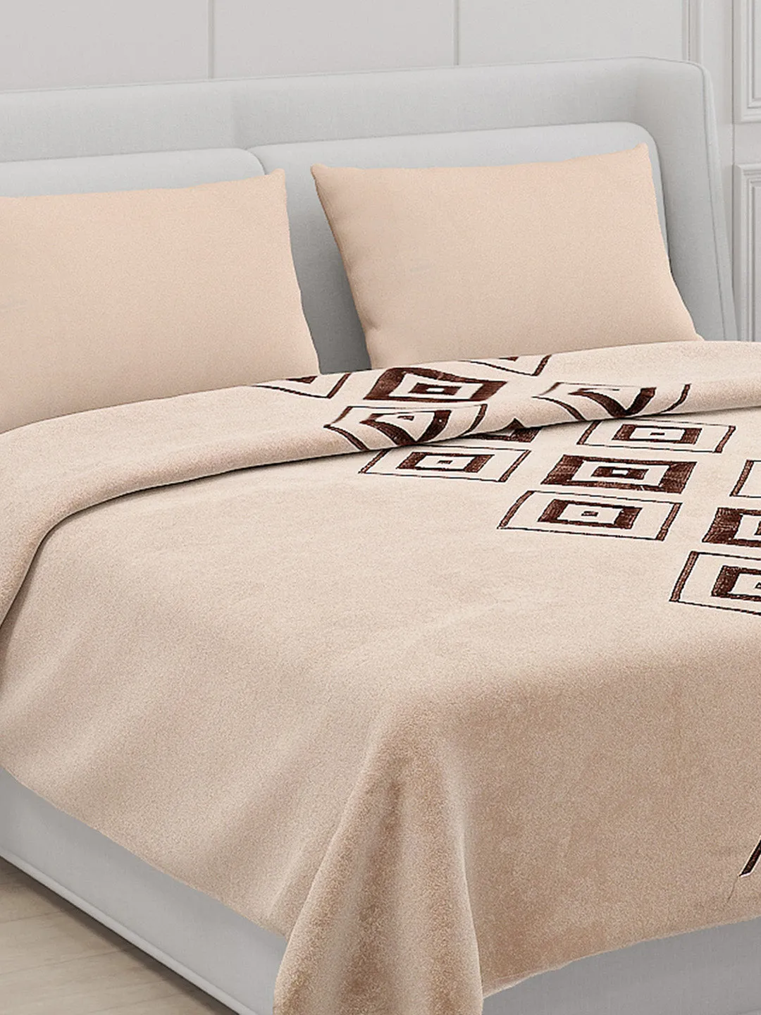 115 GSM Polyester Double Bed Bedsheet with 2 Pillow Covers