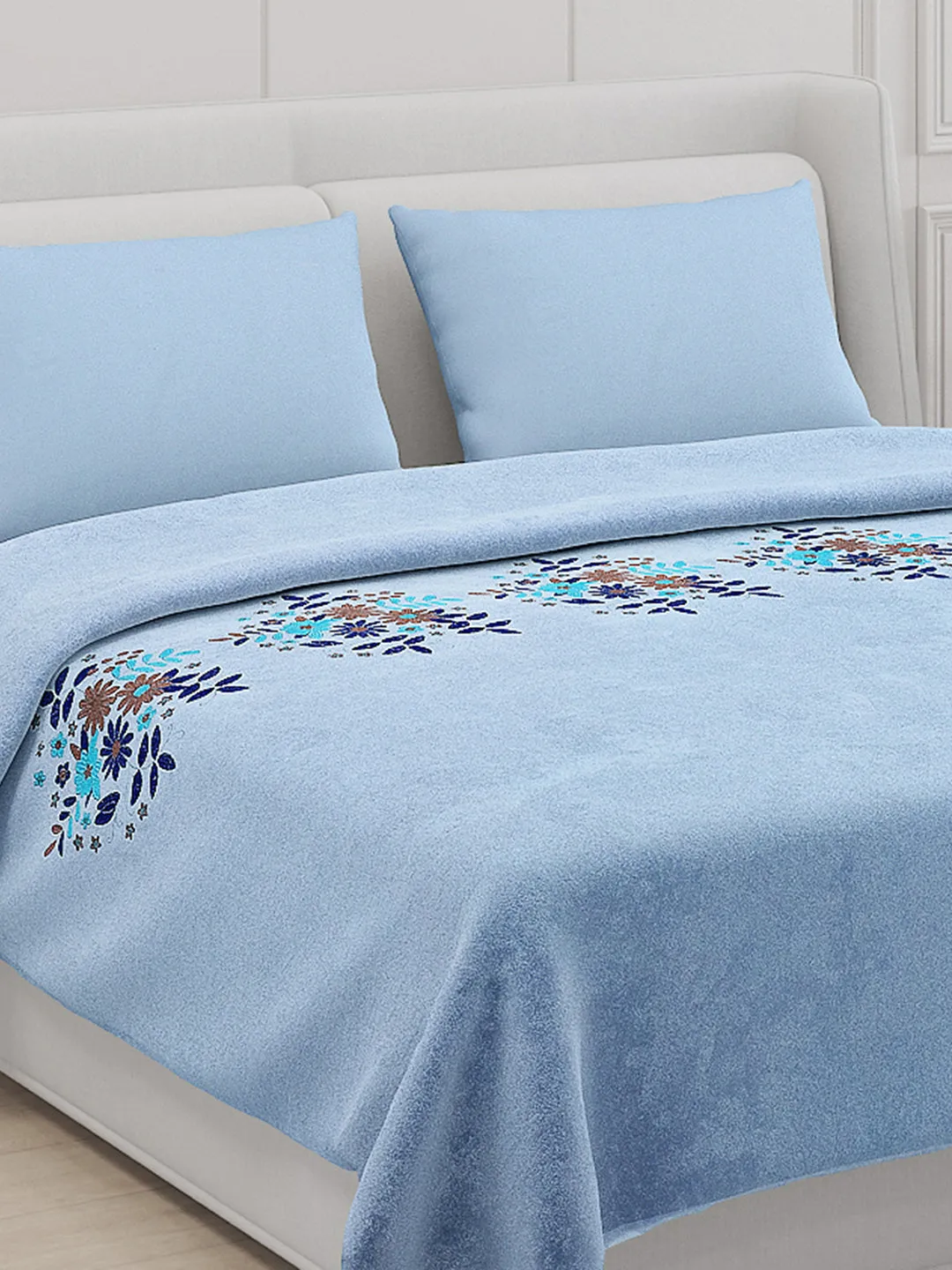 115 GSM Polyester Double Bed Bedsheet with 2 Pillow Covers