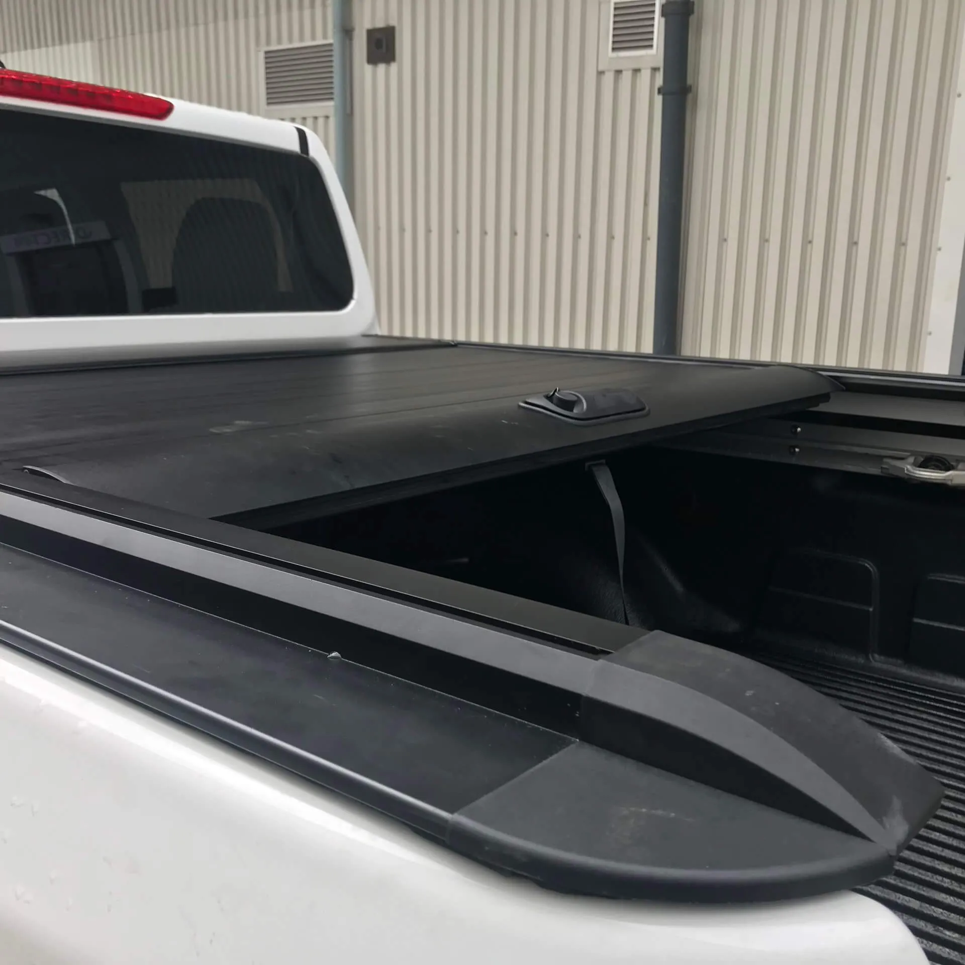 Roll & Lock Style Tonneau Cover for Nissan Navara NP300 15  [Rollbar Compatible]