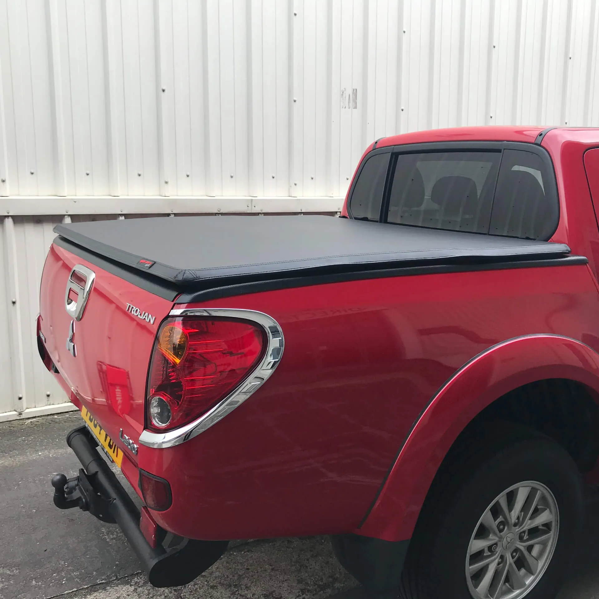 Premium Soft Tri-Fold Tonneau Cover for Mitsubishi L200 Double Cab (2005-2010) - Perfect Fit for Curved Bed